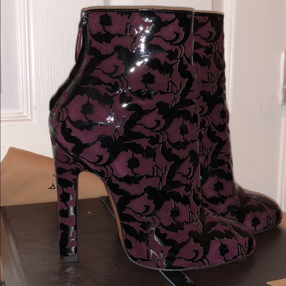 ALAiA BOOTS - Picture 2 of 8